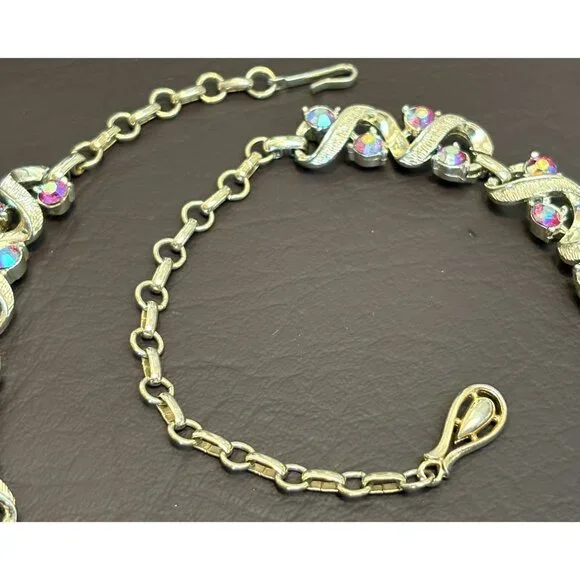 Gorgeous Vintage Signed Coro Gold Tone Red AB Rhinestone Leaf Choker Necklace - Picture 6 of 11